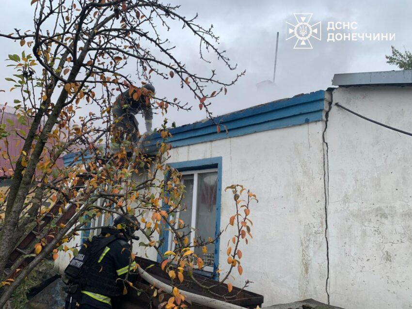 Горіли будинки та ринок: на Донеччині ліквідували пожежі, зокрема від ворожих атак (фото) - Фото №1