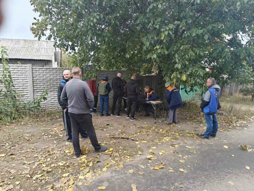 Матеріали для швидкого ремонту: жителі Краматорська отримали допомогу (фото) - Фото №1