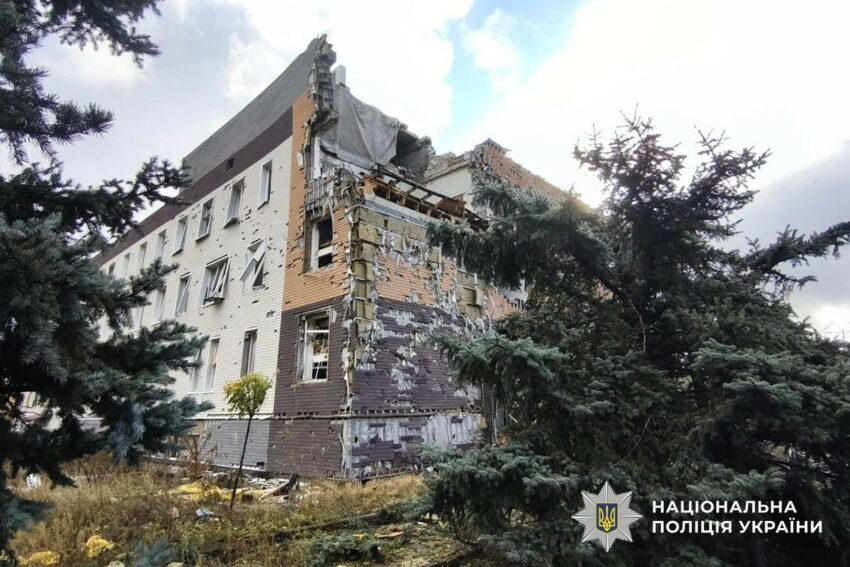 Пошкоджені будинки та об'єкт інфраструктури: ворог атакував Донеччину (фото) - Фото №1