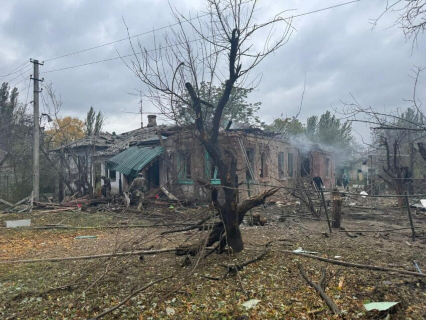 Окупанти влучили у котельню та житлові будинки Слов'янська (фото) - Фото №1