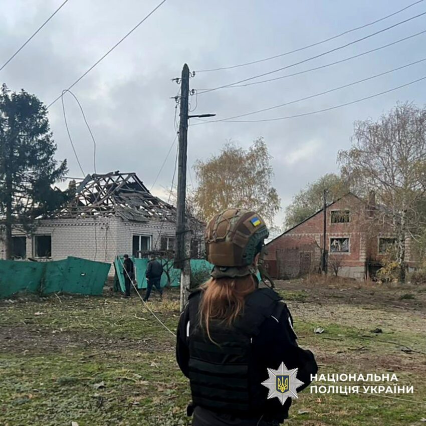Розбиті будинки та обгорілі авто: через ворожі обстріли Донеччини є загиблі та поранені (фото) - Фото №3