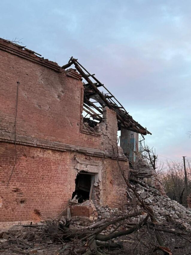 російська армія завдала авіаудару по Слов’янську: пошкоджено житлові будинки та медичний заклад (фото, відео) - Фото №2
