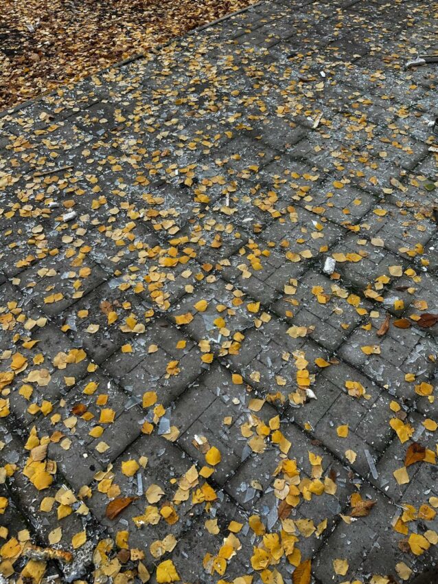 російська армія завдала авіаудару по Слов’янську: пошкоджено житлові будинки та медичний заклад (фото, відео) - Фото №3