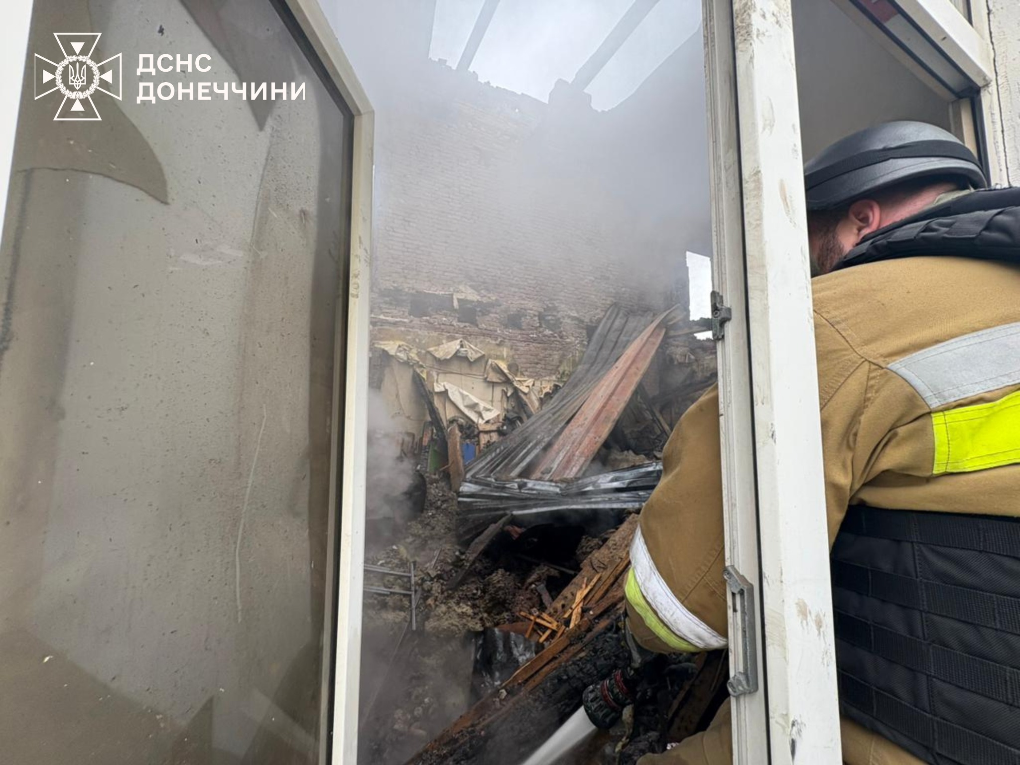 У Слов'янську двічі гасили пожежі, які сталися через ворожі обстріли (фото) - Фото №1