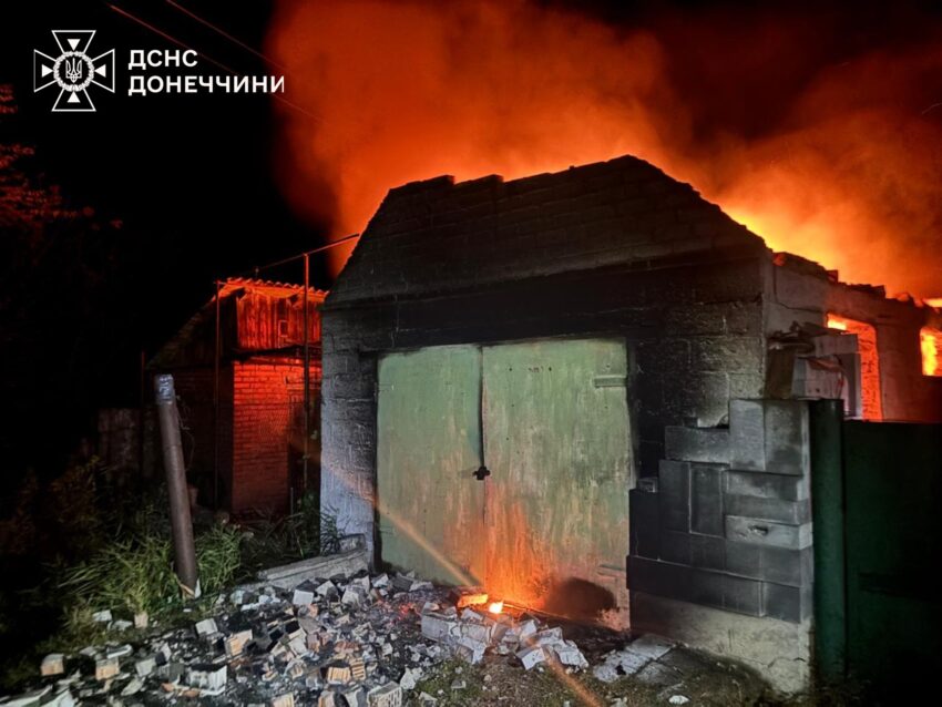 У Святогірську гасили пожежу в приватному домоволодінні (фото) - Фото №1
