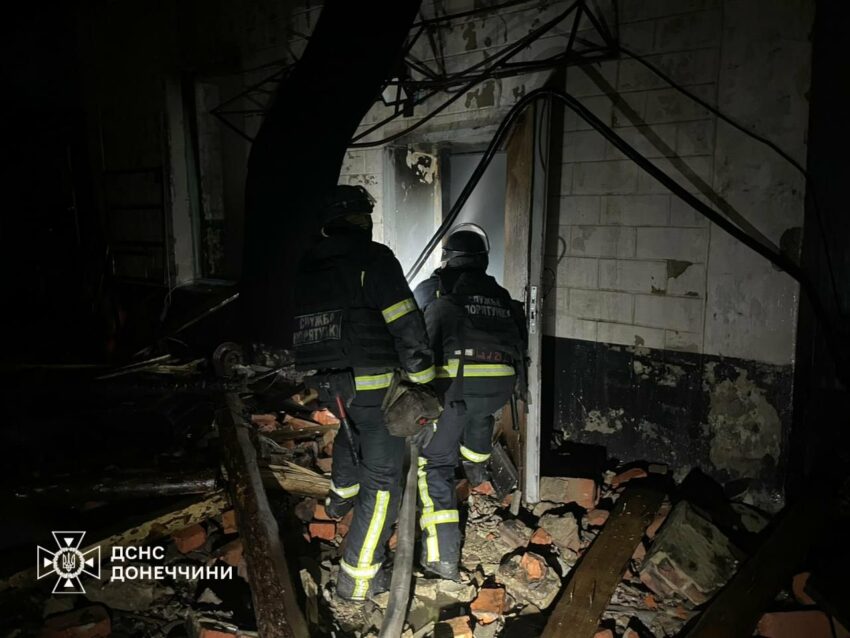 Обстріли Дружківки та Бокового: пожежі в приватному будинку та на підприємстві - Фото №1