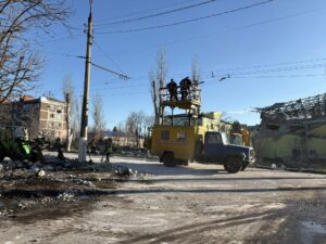 Війська рф вдарили по Слов'янську: є влучання у заклади освіти, відомо про двох поранених (фото, відео) - Фото №1