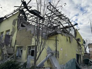 Війська рф вдарили по Слов'янську: є влучання у заклади освіти, відомо про двох поранених (фото, відео) - Фото №2