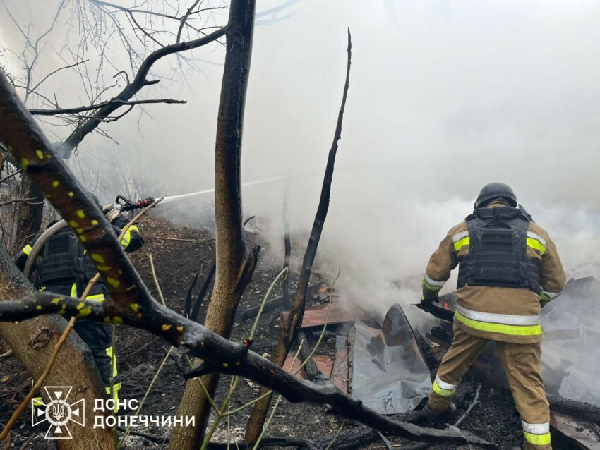 Горіли житлові будинки: ворог вдарив по приватному сектору Слов’янська (фото) - Фото №4