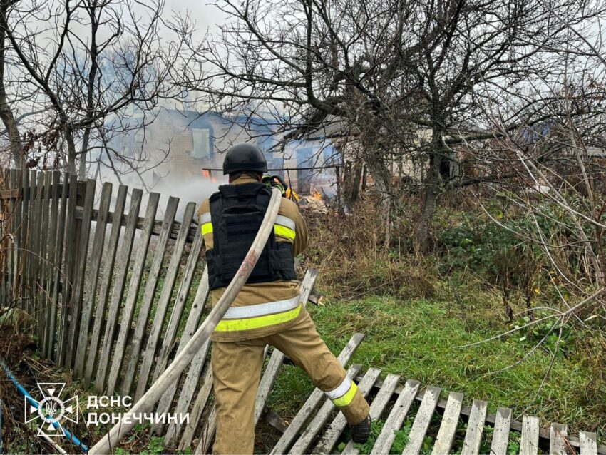 Горіли житлові будинки: ворог вдарив по приватному сектору Слов’янська (фото) - Фото №3