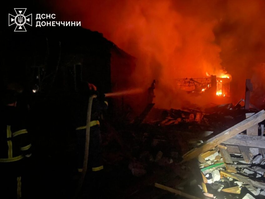 Горіли житлові будинки: ворог вдарив по приватному сектору Слов’янська (фото) - Фото №2