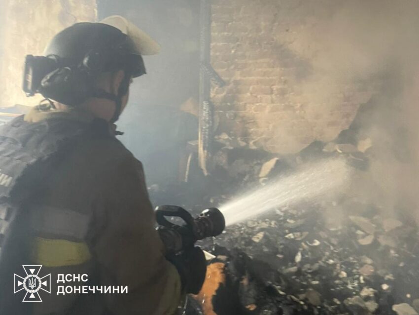 На Донеччині через детонацію невідомого предмета виникла пожежа: є постраждалий (фото) - Фото №1