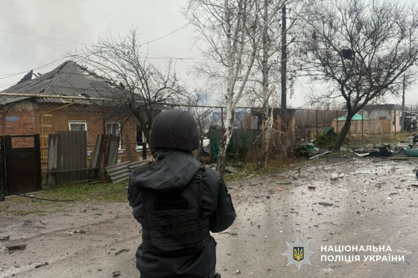 Пошкоджені будинки та поранені люди: окупанти атакували Донеччину (фото) - Фото №3