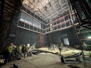 Окупанти готуються відкрити ''відновлений'' драмтеатр у Маріуполі (фото) - Фото №2
