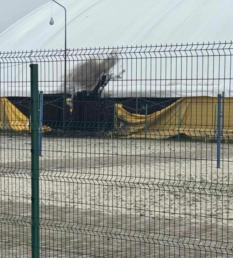 У Краматорську внаслідок атаки дрона пошкоджено спортивний майданчик у парку (фото) - Фото №1