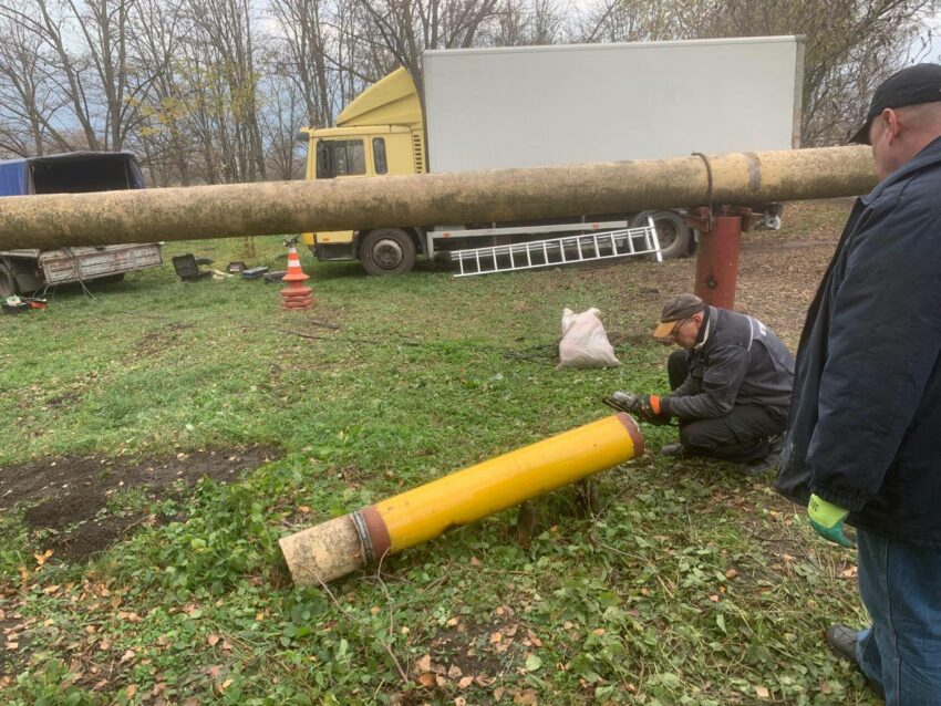У Черкаському великогабаритний транспорт пошкодив надземний газопровід (фото) - Фото №2