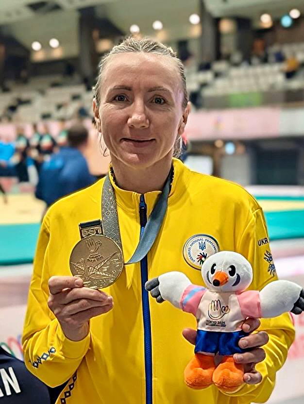 Обійшли Казахстан та Японію: спортсменка з Маріуполя виборола золото в командних змаганнях - Фото №1