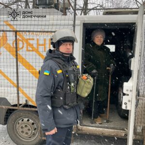 Рятувальники допомогли мешканцям Дружківки під час пожежі та чергової евакуації (фото) - Фото №7
