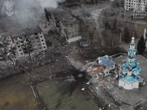Окупанти стирають з лиця землі Костянтинівку: аеророзвідник показав руїни міста (фото) - Фото №1