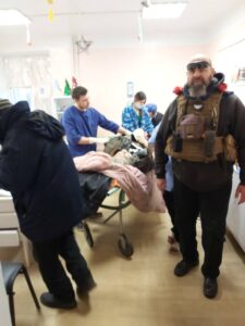 Волонтери вивезли поранених цивільних та постраждалих від КАБів з Костянтинівки (фото) - Фото №1