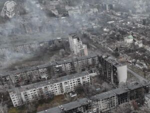 Окупанти стирають з лиця землі Костянтинівку: аеророзвідник показав руїни міста (фото) - Фото №3