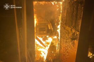 Донеччина під ударами БПЛА: рятувальники гасили пожежі в Краматорську та Слов'янську (фото) - Фото №1