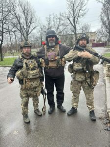 Волонтери вивезли поранених цивільних та постраждалих від КАБів з Костянтинівки (фото) - Фото №4