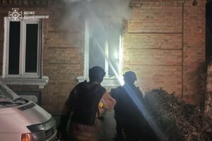 Донеччина під ударами БПЛА: рятувальники гасили пожежі в Краматорську та Слов'янську (фото) - Фото №2