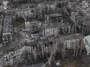 Окупанти стирають з лиця землі Костянтинівку: аеророзвідник показав руїни міста (фото) - Фото №4