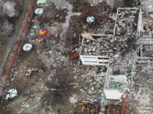 Окупанти стирають з лиця землі Костянтинівку: аеророзвідник показав руїни міста (фото) - Фото №5
