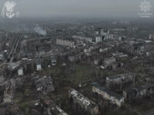 Окупанти стирають з лиця землі Костянтинівку: аеророзвідник показав руїни міста (фото) - Фото №6