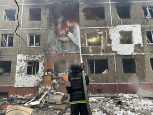 Рятувальники допомогли мешканцям Дружківки під час пожежі та чергової евакуації (фото) - Фото №1