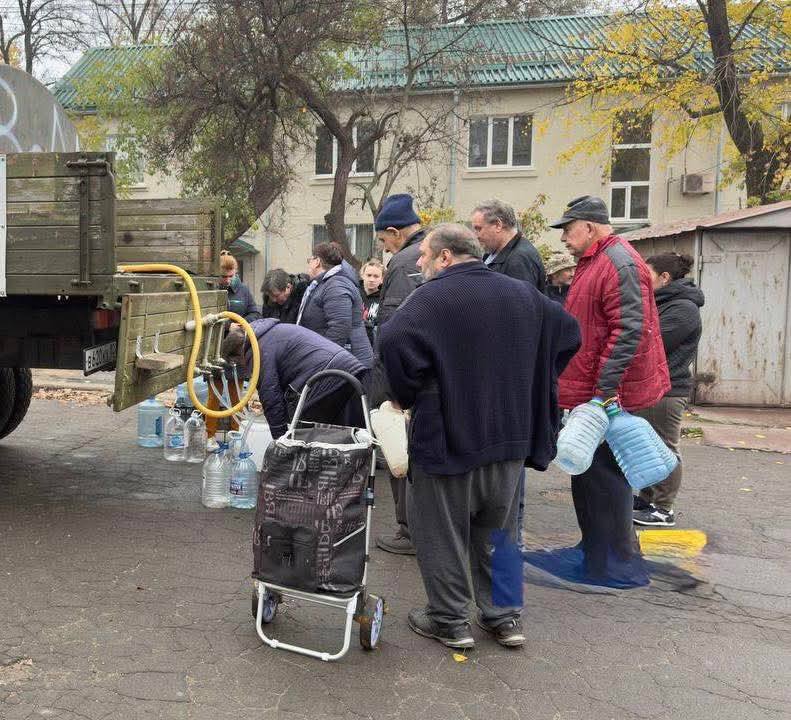 У тимчасово окупованому Маріуполі фіксують черги за водою (фото) - Фото №2