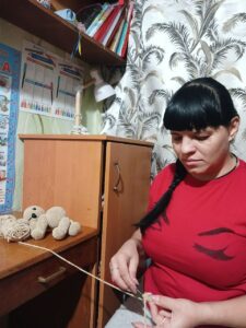 Мистецтво та хобі: як улюблена справа рятує переселенок з Донеччини від розпачу та допомагає армії - Фото №9