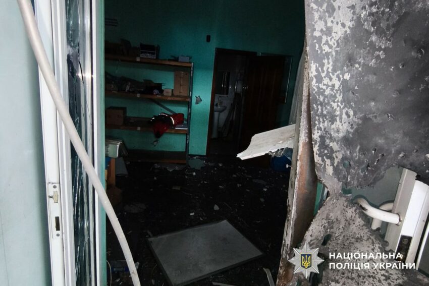 Пошкоджені житлові будинки та транспорт: окупанти атакували Донеччину (фото) - Фото №1