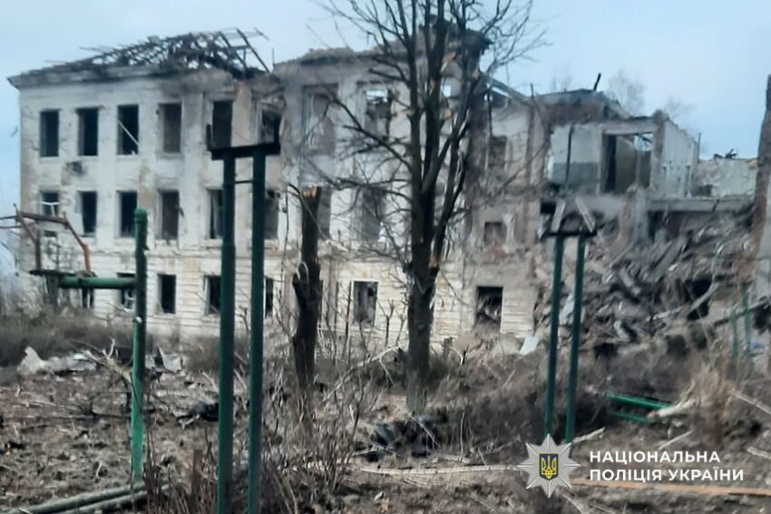 Пошкодили житлові будинки та поранили людину: окупанти атакували Донеччину (фото) - Фото №2