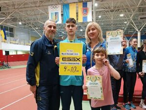 12-річний спортсмен Донеччини встановив найкращий світовий результат у стрибках із жердиною (фото) - Фото №2