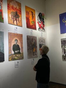 Культурний спротив та пам'ять: у Києві відкрили виставку про історичне минуле Луганщини (фото) - Фото №1
