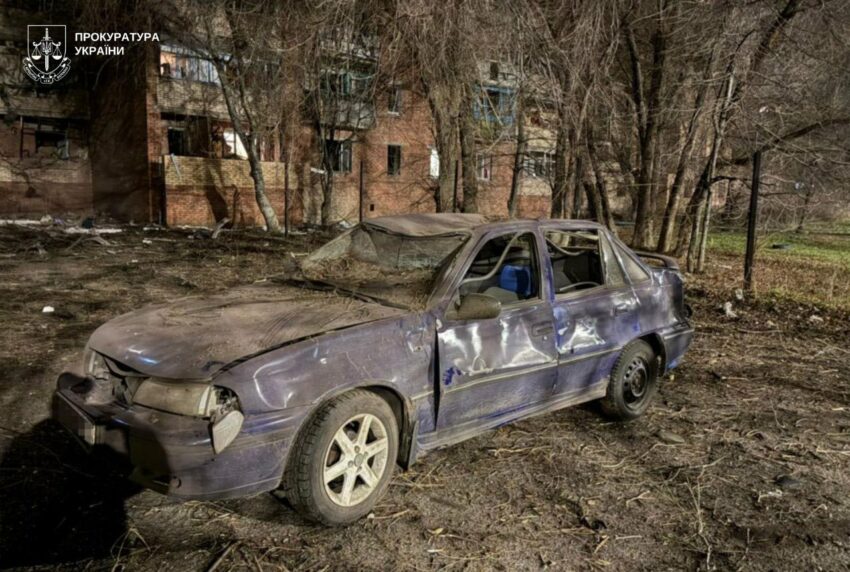 Скинули бомбу на Слов'янськ: окупанти поранили шістьох цивільних (фото) - Фото №3