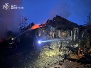 Рятувальники Донеччини ліквідували сім пожеж за добу, одну з яких спричинив ворожий обстріл (фото) - Фото №2