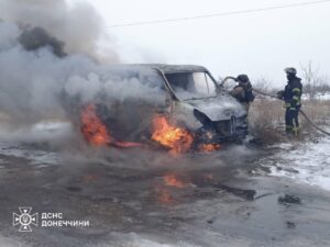 Рятувальники Донеччини ліквідували сім пожеж за добу, одну з яких спричинив ворожий обстріл (фото) - Фото №1