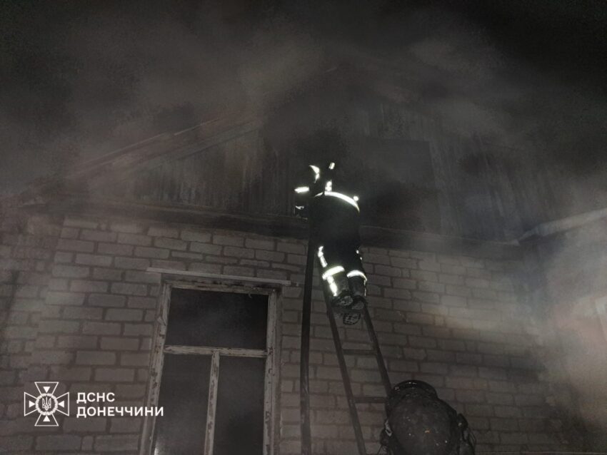 Під час пожежі у Слов'янську врятували жінку (фото) - Фото №1