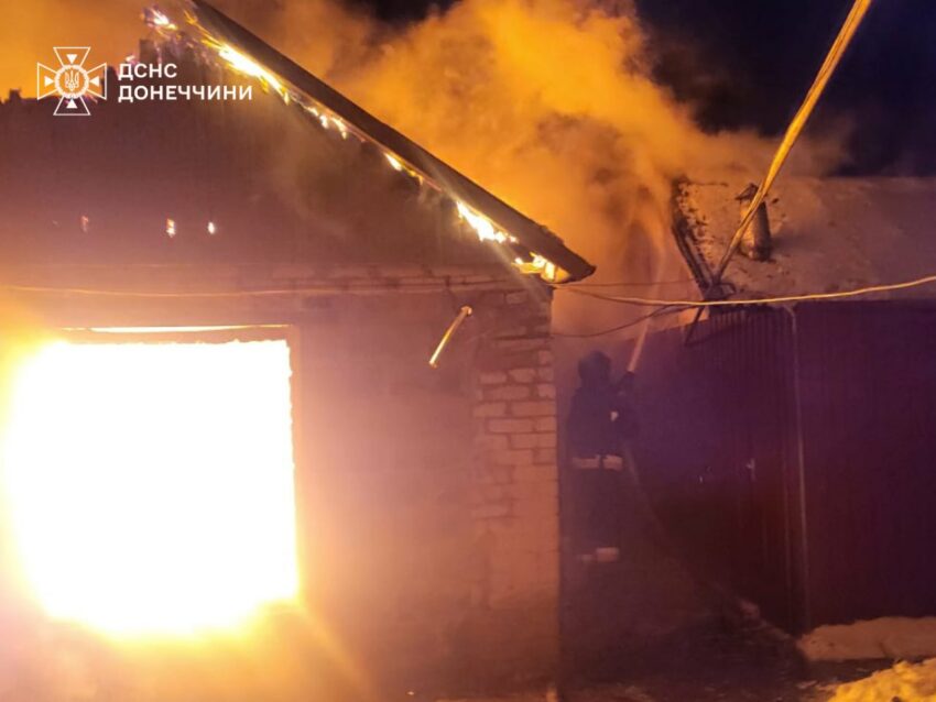 На Донеччині ліквідували дві пожежі, одна з них сталася через обстріл (фото) - Фото №1