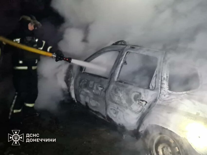 Горіли будівлі та авто: на Донеччині ліквідували чотири пожежі (фото) - Фото №1