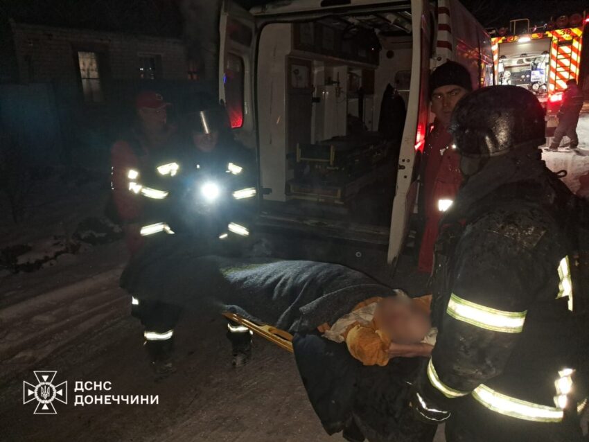 Під час пожежі у Слов'янську врятували жінку (фото) - Фото №2
