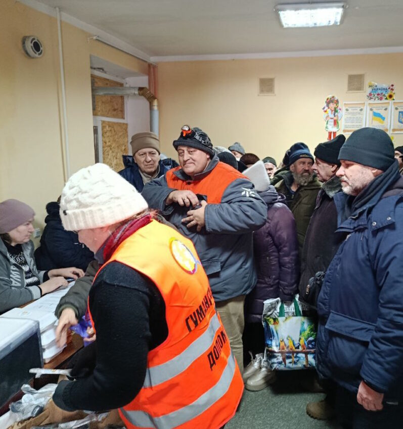 Годують гарячими обідами: на Донеччині діють пункти незламності (фото) - Фото №3