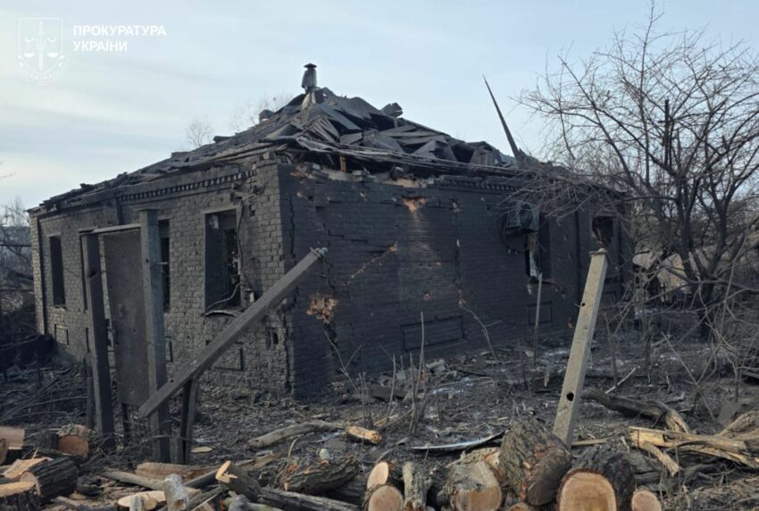 Зруйнували будинок: окупанти скинули бомби на Слов'янськ (фото) - Фото №1