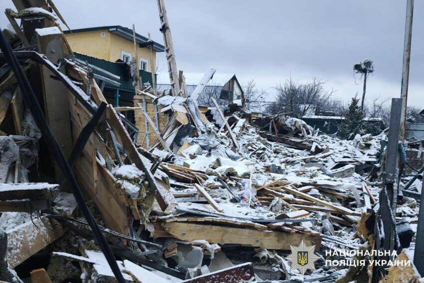 Атакували житлові будинки: росіяни обстріляли Донеччину (фото) - Фото №2