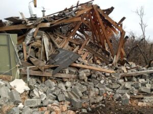 Окупанти вбили трьох мирних жителів на Донеччині: під ударами опинилися Лиманщина, Костянтинівка та Слов'янськ (фото) - Фото №1