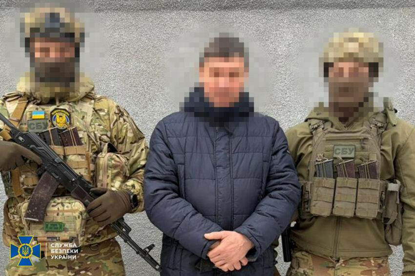 На Донеччині СБУ затримала двох агентів російської розвідки, які наводили авіабомби на українських військових - Фото №2
